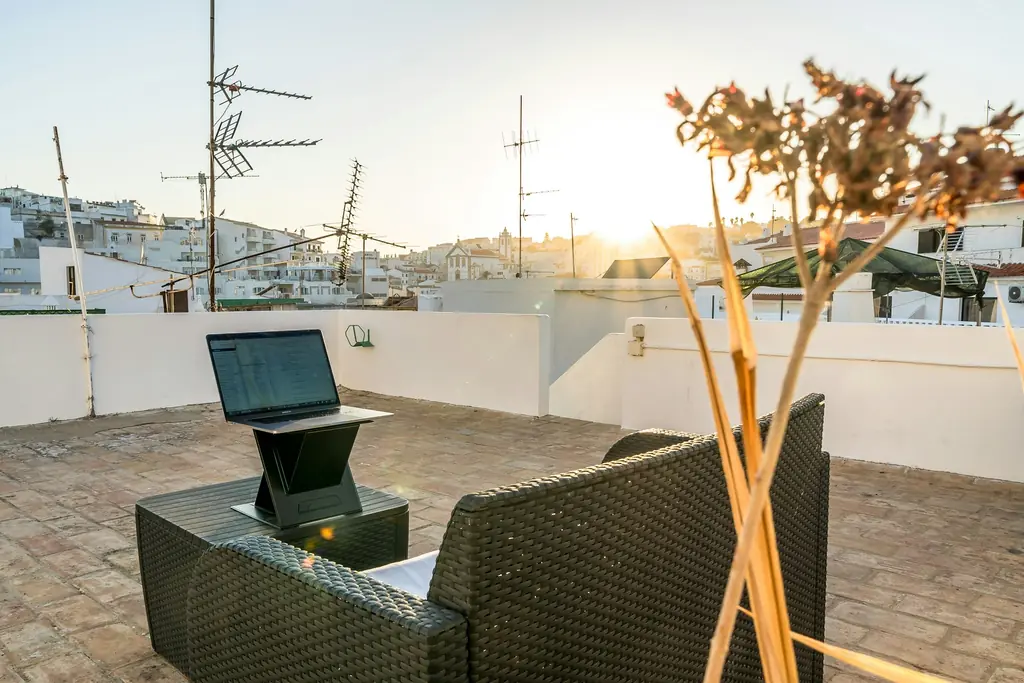 Sofá en la terraza del ático